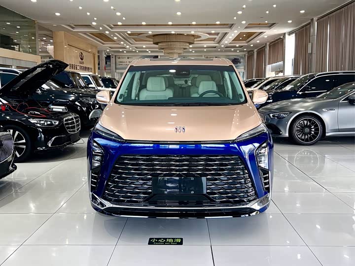 Фото 3 - Buick GL8 Hybrid