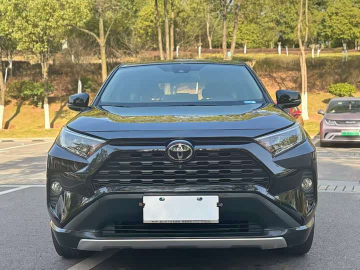 Фото 2 - Toyota RAV4