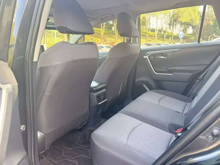 Фото 5 - Toyota RAV4