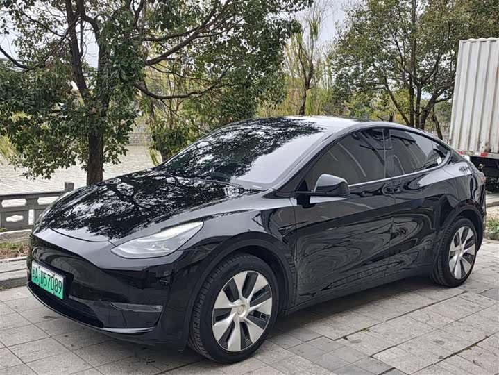 Фото 1 - Tesla Model Y