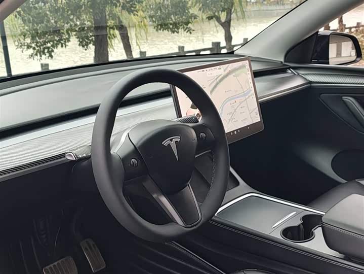Фото 3 - Tesla Model Y