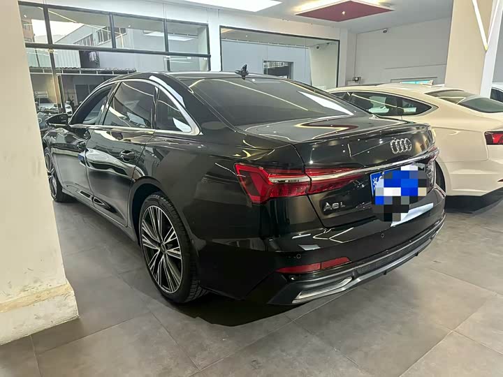 Фото 5 - Audi A6L