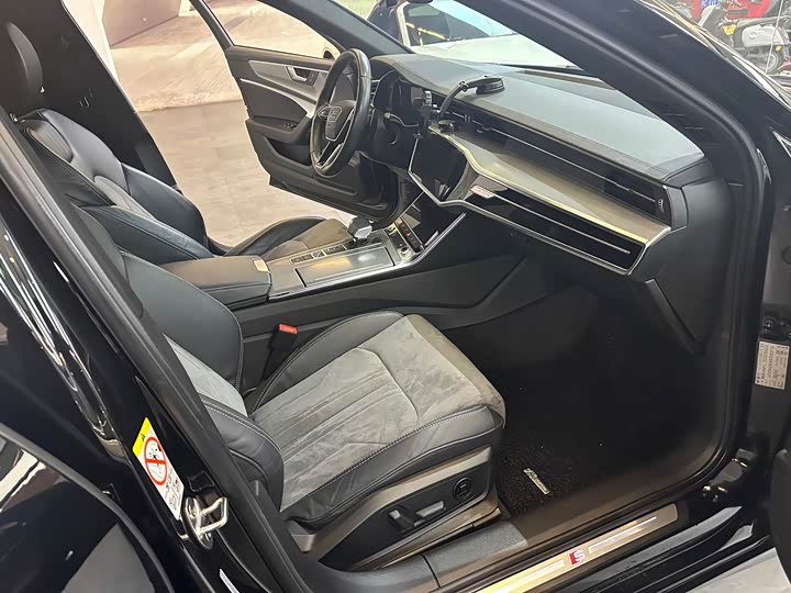 Фото 7 - Audi A6L