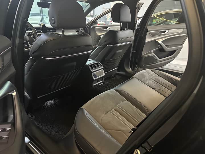 Фото 9 - Audi A6L