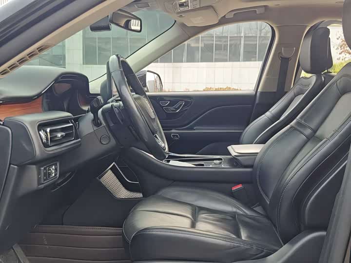 Фото 7 - Lincoln Aviator