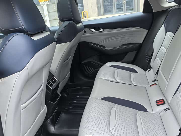 Фото 8 - Geely Preface