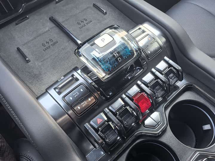 Фото 9 - BYD FangChengBao Leopard 8