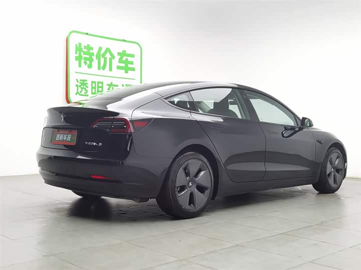 Фото 2 - Tesla Model 3