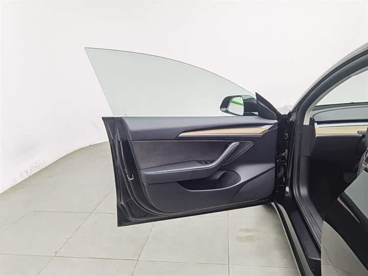 Фото 8 - Tesla Model 3