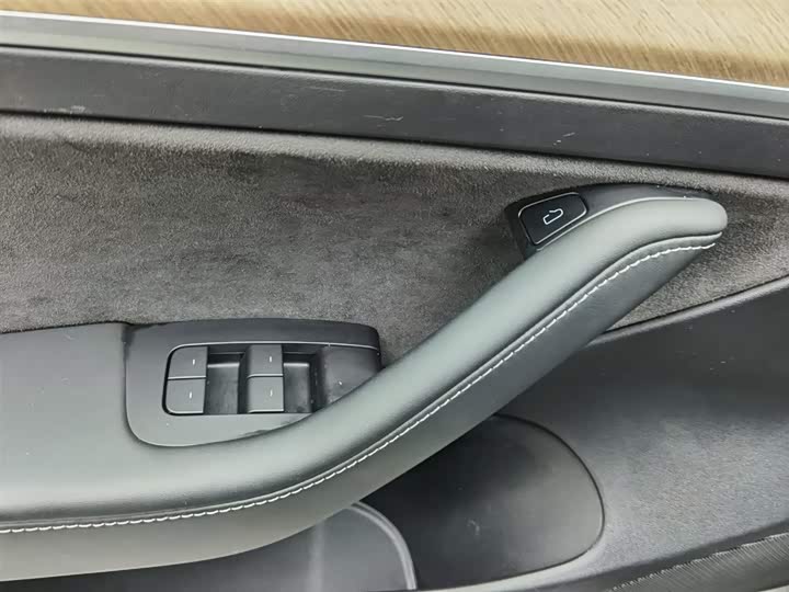 Фото 9 - Tesla Model 3