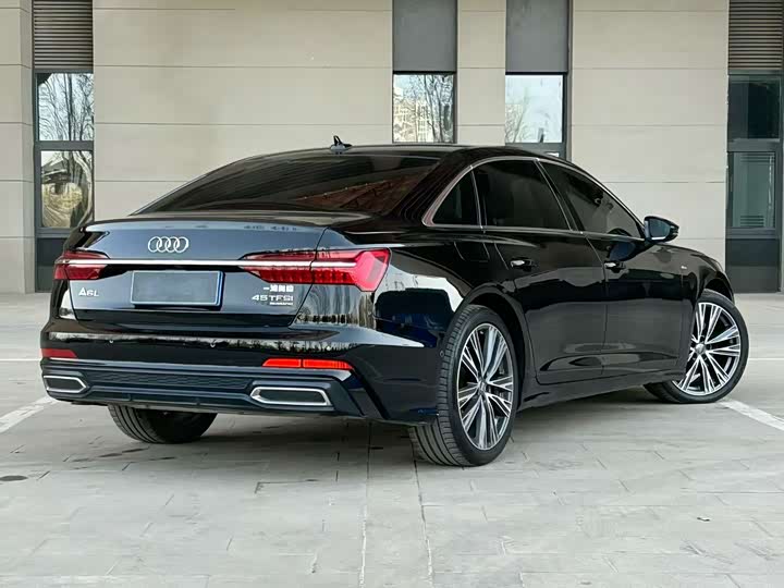 Фото 6 - Audi A6L