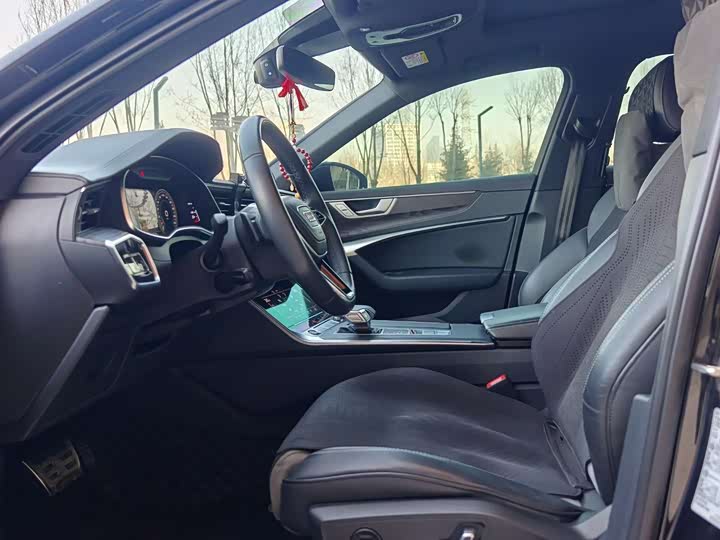 Фото 7 - Audi A6L