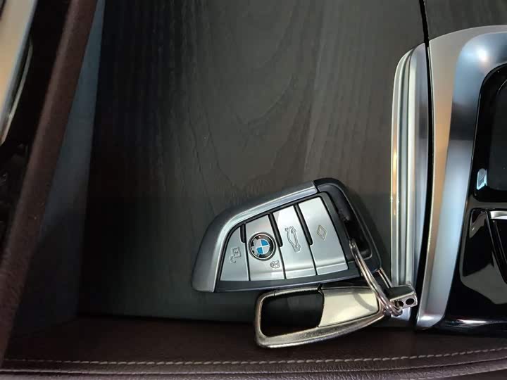 Фото 9 - BMW 5 Series