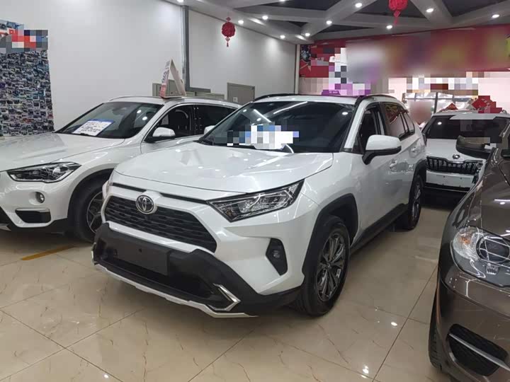 Фото 1 - Toyota RAV4