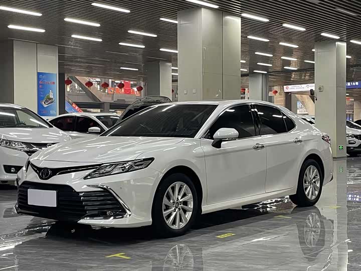 Фото 1 - Toyota Camry
