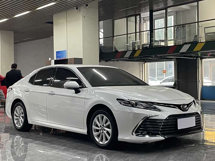 Фото 3 - Toyota Camry