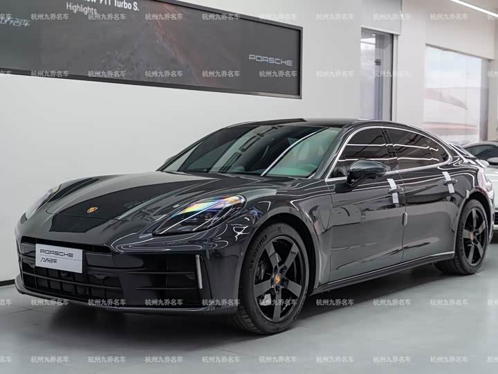 Фото 1 - Porsche Panamera