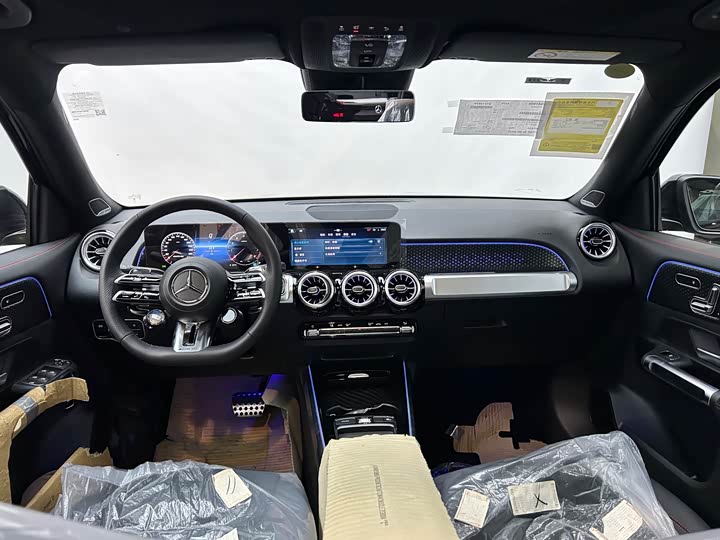 Фото 9 - Mercedes-Benz GLB-Class AMG