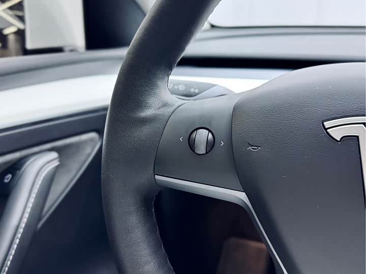 Фото 3 - Tesla Model Y