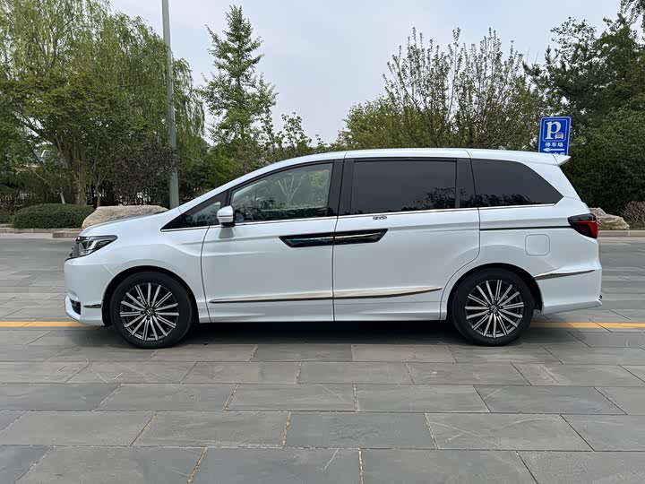 Фото 4 - Honda Elysion