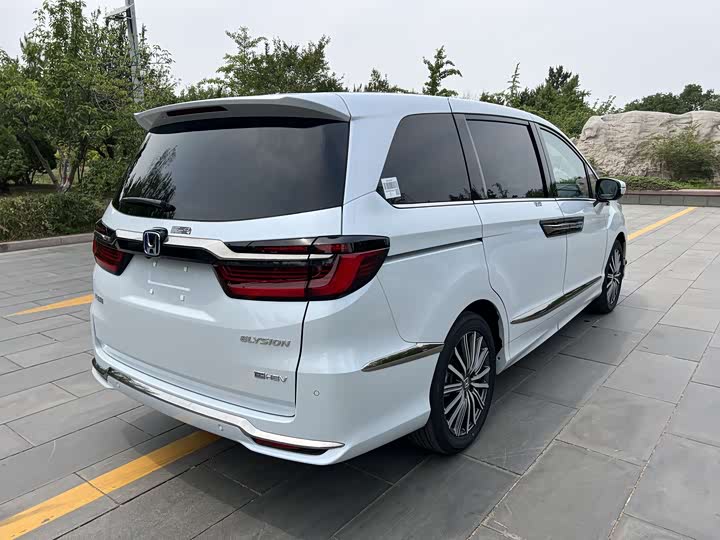 Фото 5 - Honda Elysion