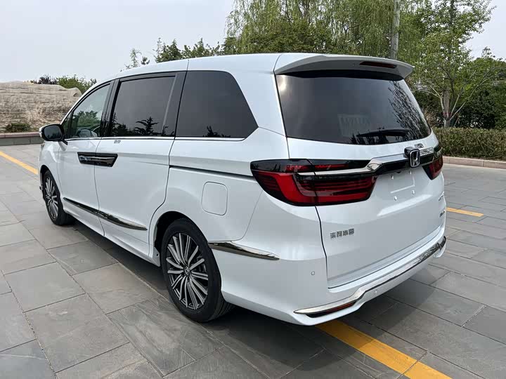 Фото 6 - Honda Elysion