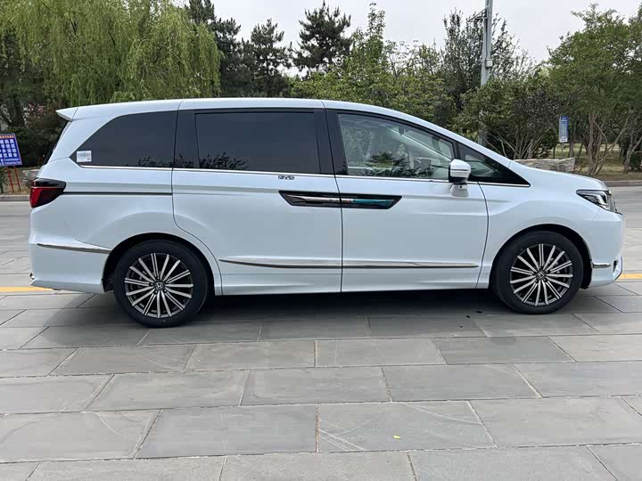 Фото 8 - Honda Elysion