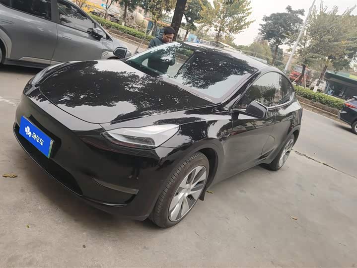 Фото 1 - Tesla Model Y