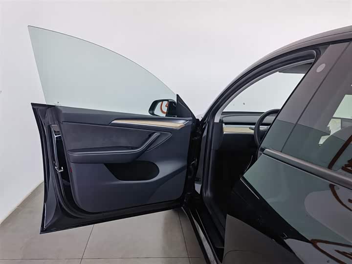 Фото 8 - Tesla Model Y
