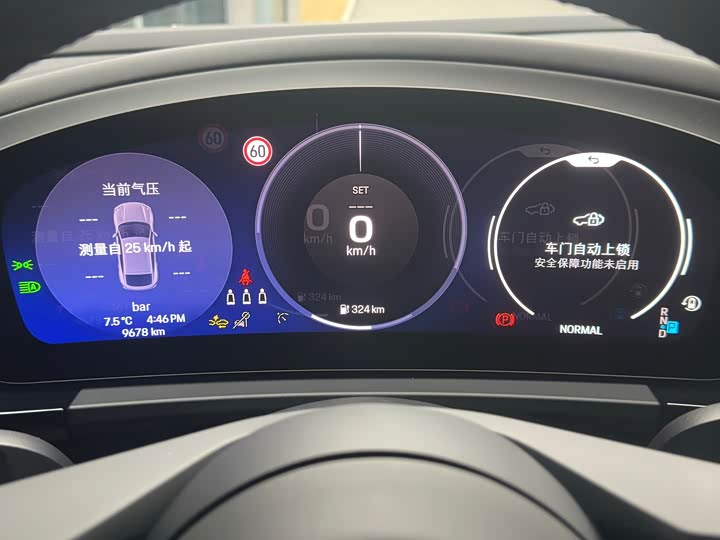 Фото 7 - Porsche Macan EV