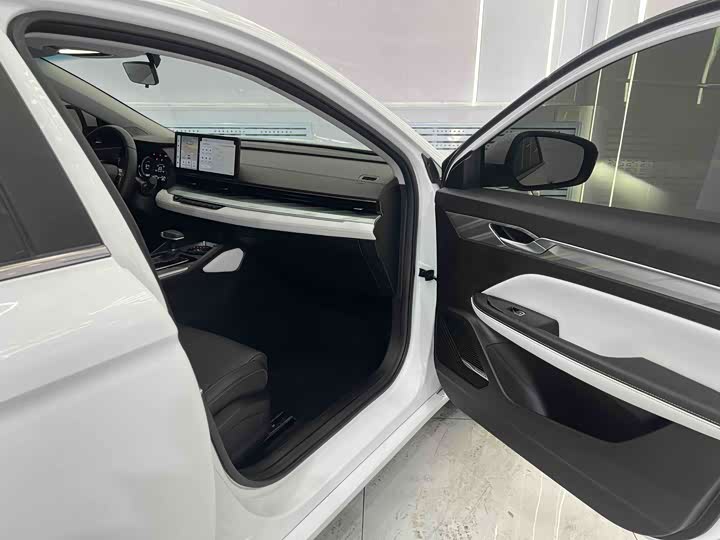 Фото 6 - Geely Emgrand L