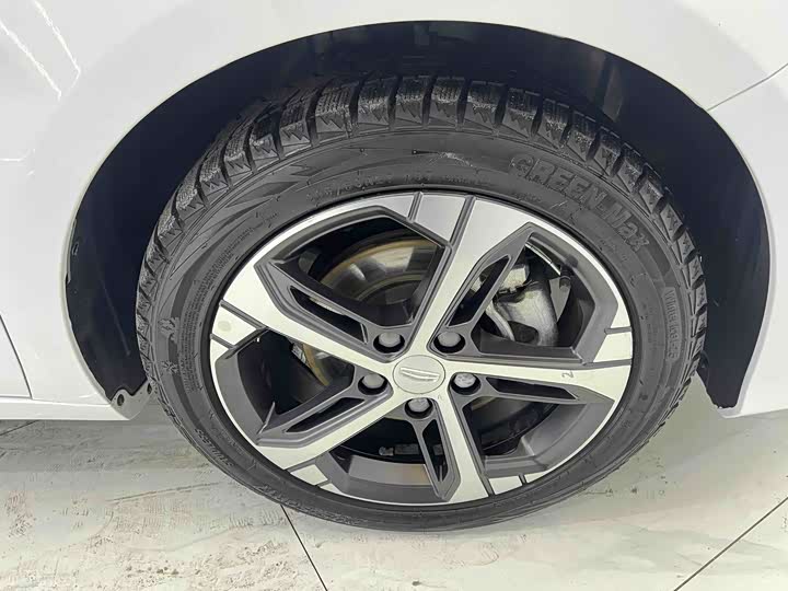 Фото 9 - Geely Emgrand L