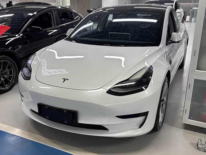 Фото 1 - Tesla Model 3