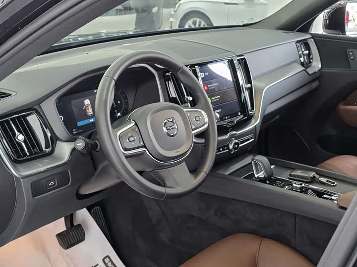 Фото 4 - Volvo XC60