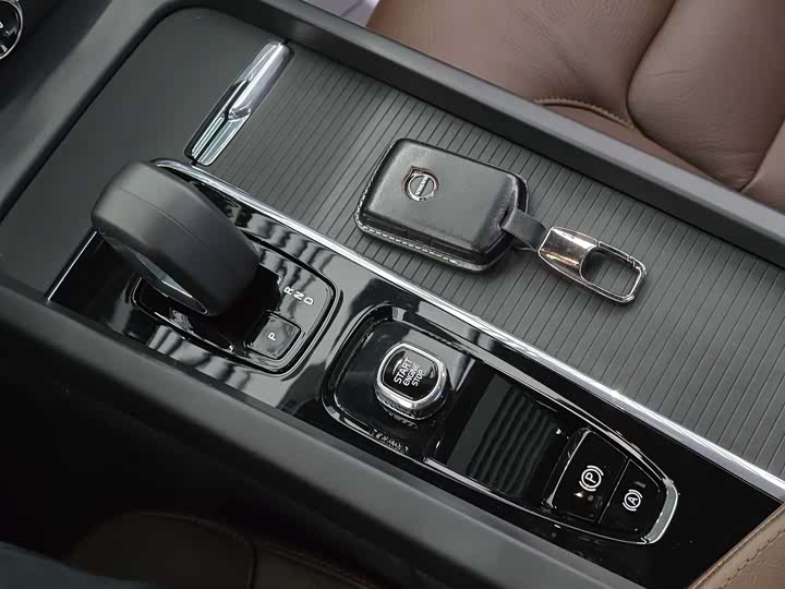 Фото 5 - Volvo XC60