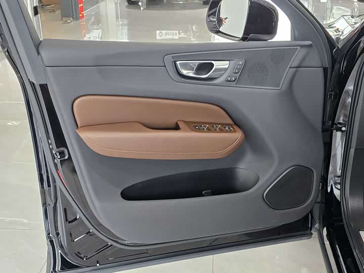 Фото 7 - Volvo XC60