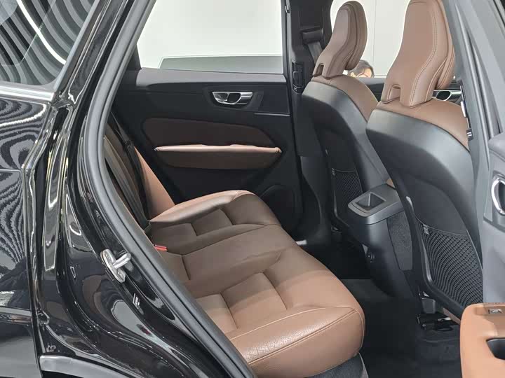 Фото 9 - Volvo XC60