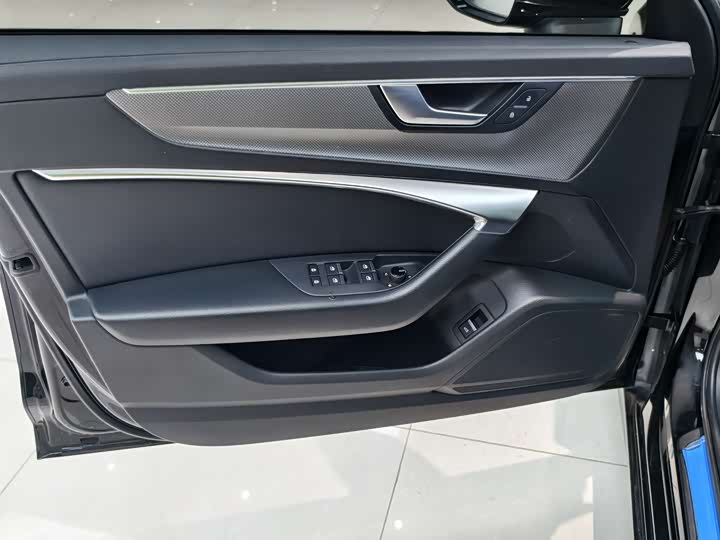 Фото 4 - Audi A6L