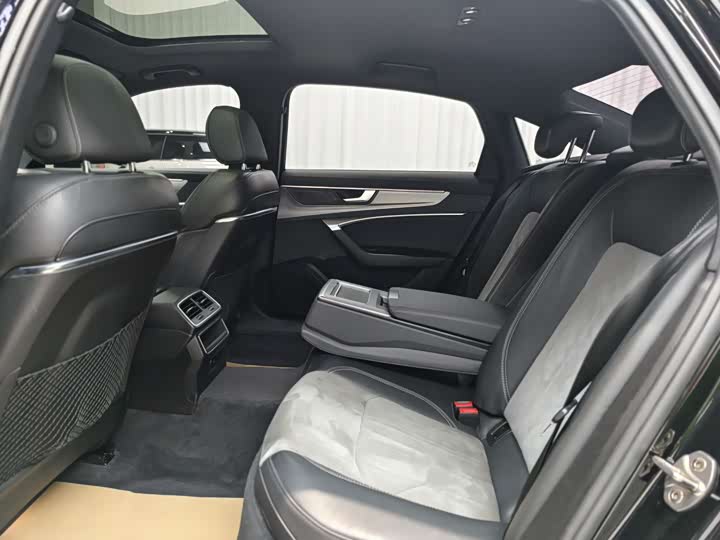 Фото 6 - Audi A6L