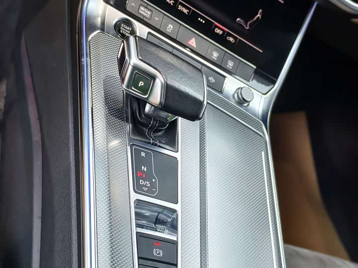 Фото 9 - Audi A6L