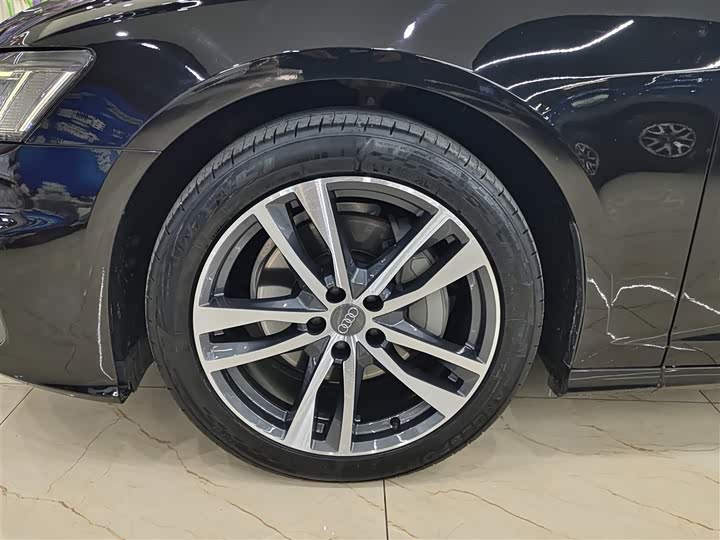 Фото 8 - Audi A6L