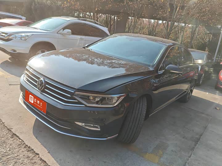 Фото 1 - Volkswagen Magotan