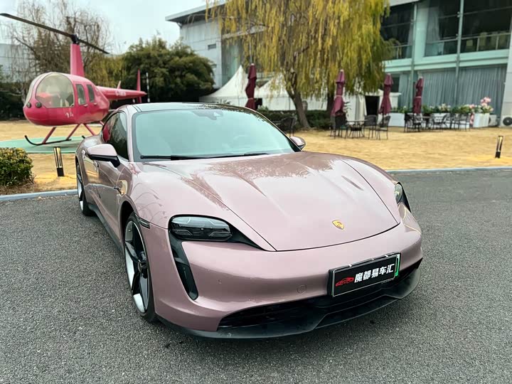 Фото 1 - Porsche Taycan