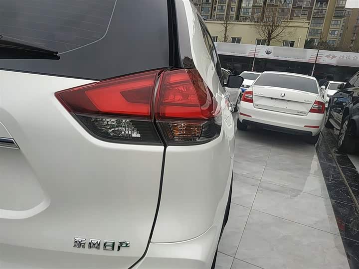 Фото 8 - Nissan X-Trail