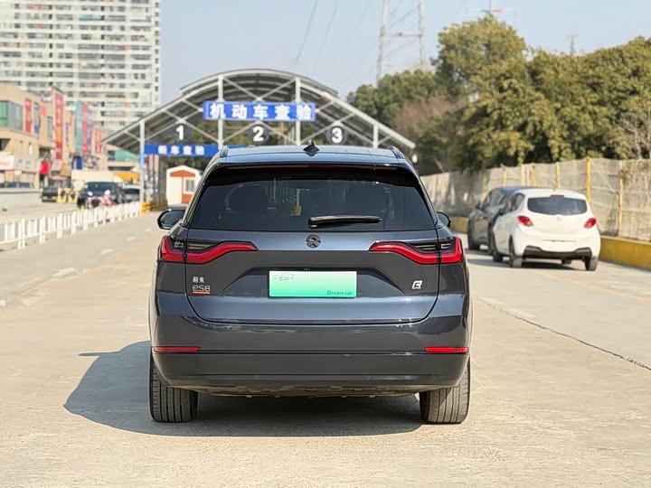 Фото 9 - Nio ES8