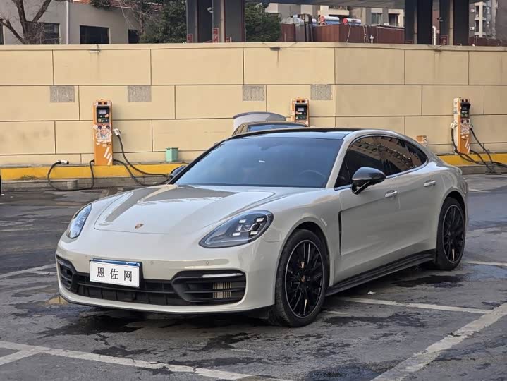 Фото 1 - Porsche Panamera