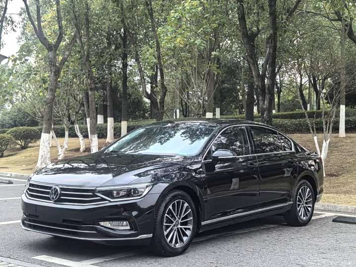 Фото 1 - Volkswagen Magotan