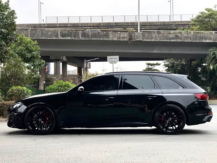 Фото 3 - Audi RS 4