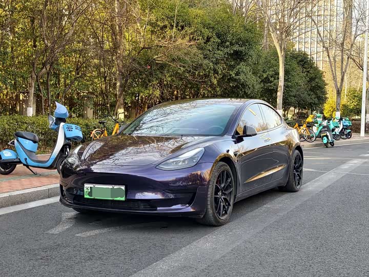 Фото 1 - Tesla Model 3