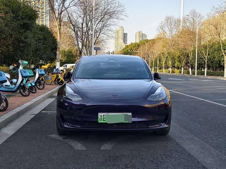 Фото 2 - Tesla Model 3